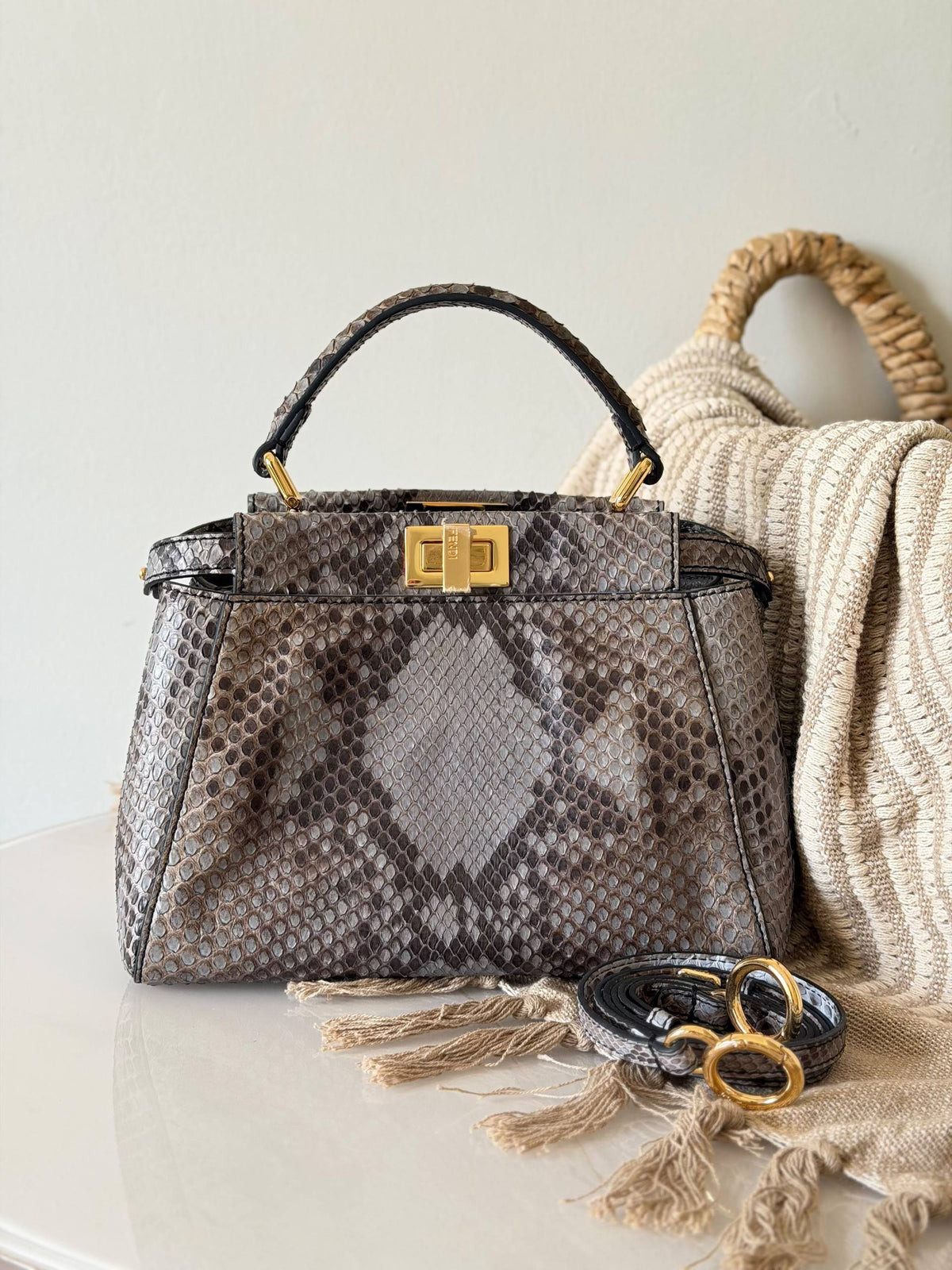 Fendi. Peekaboo 
Snake leather 
Size :23 cm

For Price 👇 WhatsApp✅
0568585901 
0507557372
0552275751 Owner Zain 👌

Zain315
♥️♥️♥️