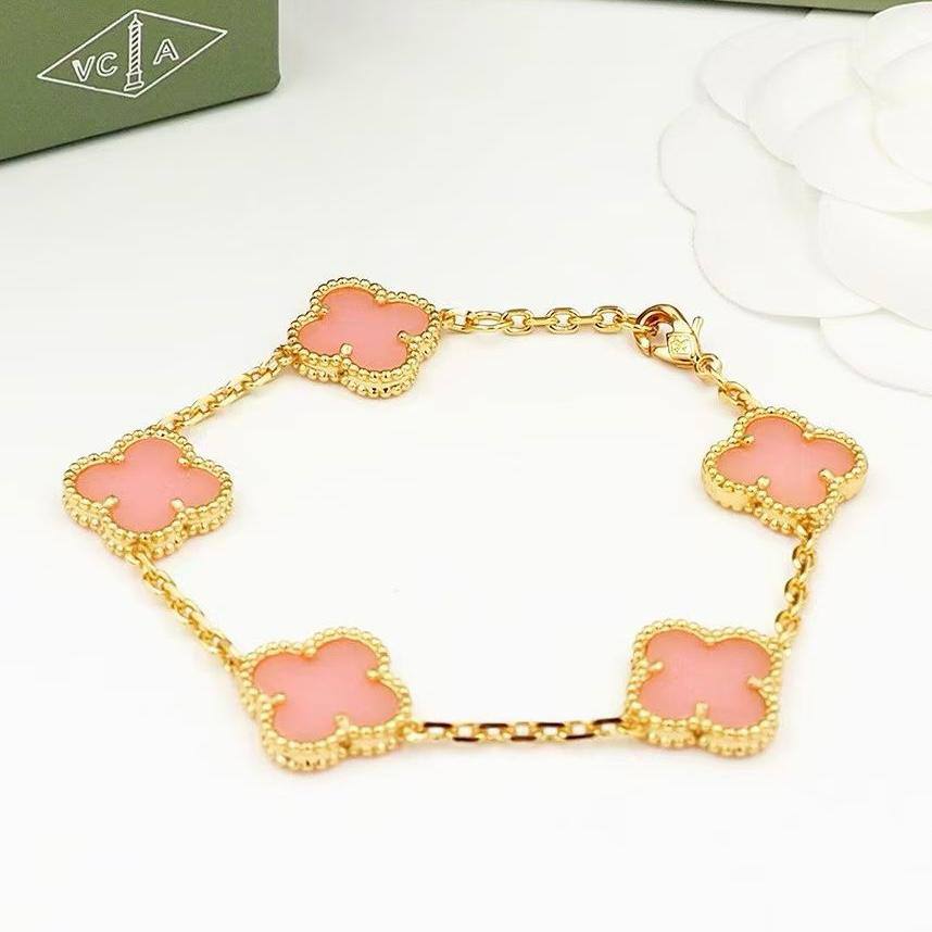 VCA BRACELET
5 Flower 🍀
MASTER QUALITY✨💫
55 DHS🇦🇪🇦🇪
WITH BOX AND PAPER BAG🛍️🎁

Zain89
♥️♥️♥️