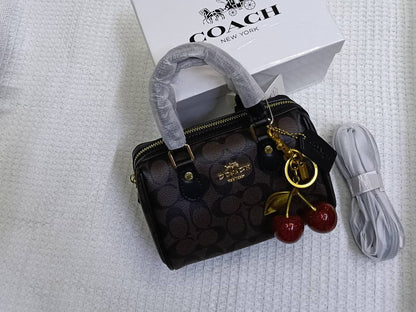 Coach
95 dhs💛
with box
size 18cm

Zain26
♥️♥️♥️