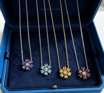 VCA necklace
Master quality 

*45* AED normal box 📦 
*75* AED master box 🗃️

Zain48
♥️♥️♥️
