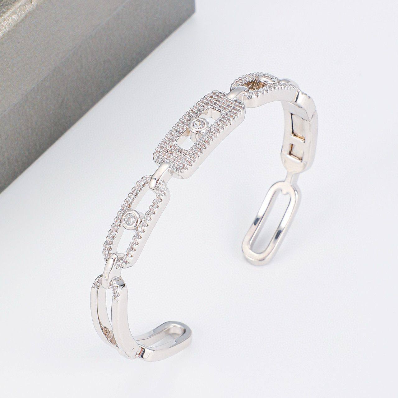 MESSIKA BANGLE

MASTER✨💫

80 DHS 🇦🇪

WITH BOX AND PAPER BAG🎁🛍️

Zain89
♥️♥️♥️