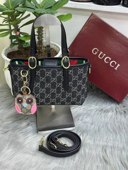 GUCCI
SIZE  ……… 20CM 
95 dhs✅

with BOX 
🎁🎁🎁

Zain244
♥️♥️♥️