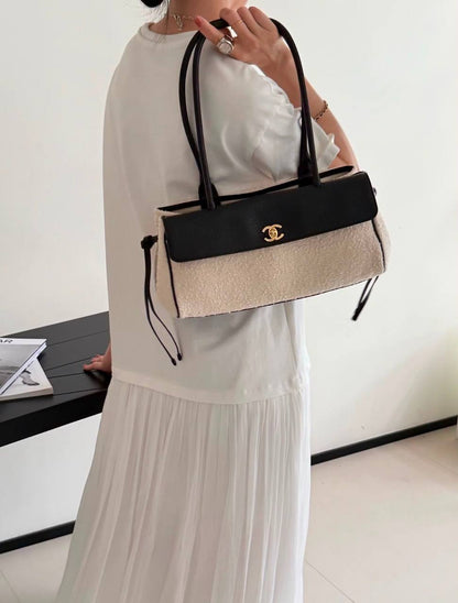 CHANEL 
COPY ONE 
220 dhs🇦🇪🇦🇪

Zain295
♥️♥️♥️