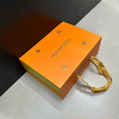 BRAND BOX 
30 dhs✅ with paper bag
30cm 

Zain39
♥️♥️♥️