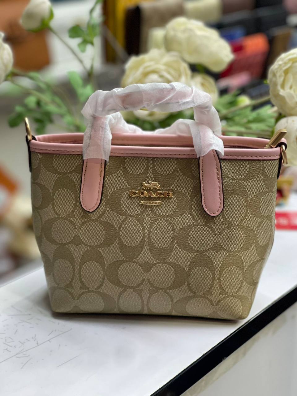 Coach
90 dhs🇦🇪🇦🇪
with box 🎁

Zain169
♥️♥️♥️