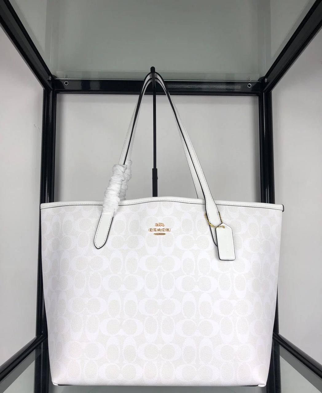 Coach
90 dhs🪙💕
Size: 33/16/29
Good quality

Zain07
♥️♥️♥️