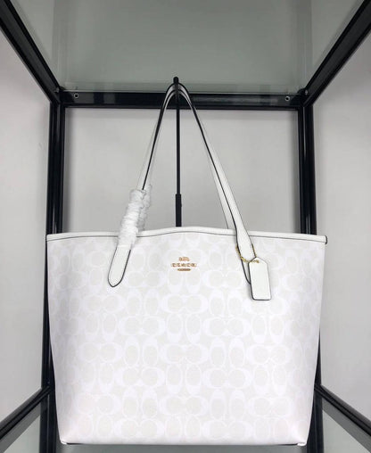 Coach
90 dhs🪙💕
Size: 33/16/29
Good quality

Zain07
♥️♥️♥️