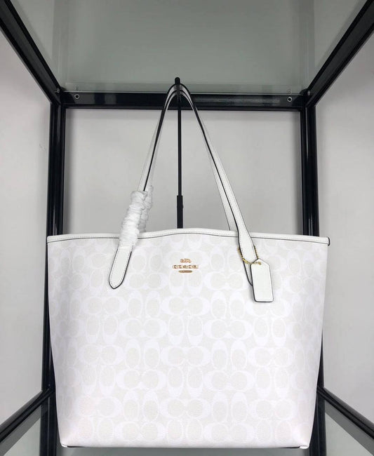 Coach
90 dhs🪙💕
Size: 33/16/29
Good quality

Zain07
♥️♥️♥️