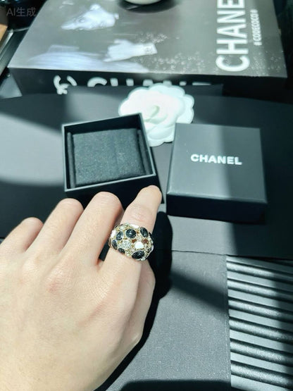 CHANEL 
Ring 💍 availabe size👇
6,7,8
Master quality 💯
With normal boxes 🗃️ 
60 dhs🇦🇪🇦🇪

With master box 📦 
70 dhs🇦🇪🇦🇪

Zain216
♥️♥️♥️