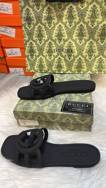 Gucci 
Size 36 To 41
80 dhs🇦🇪🇦🇪

Zain16
♥️♥️♥️