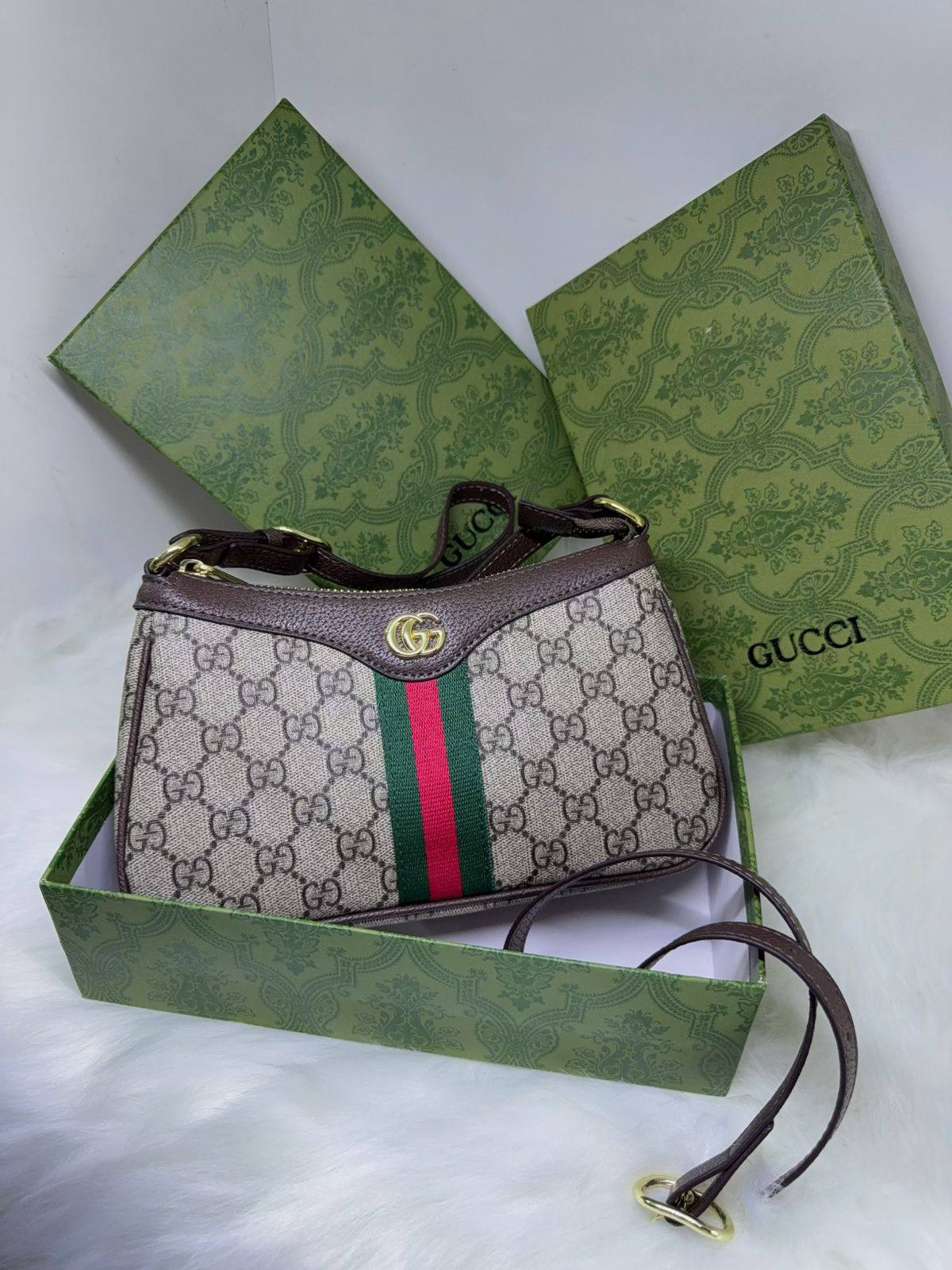 Goyard
✨✨NEW ✨✨
80 dhs💓

with box
🎁🎁🎁

Zain38
♥️♥️♥️