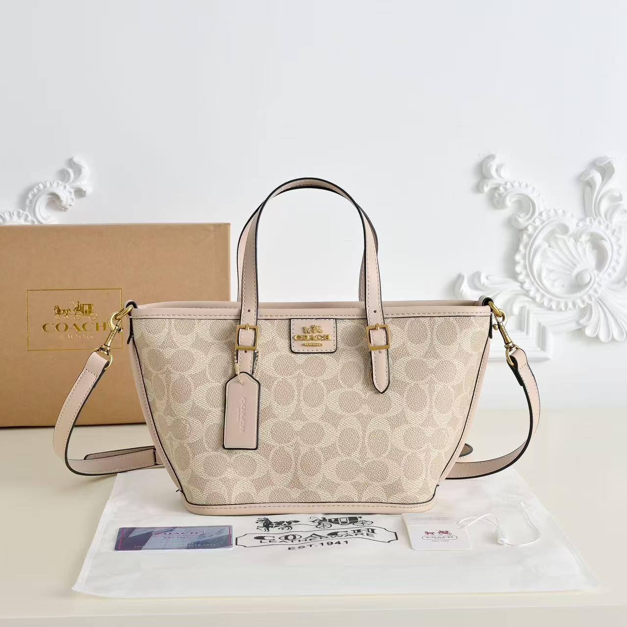 Coach
90 dhs✅


Withbox
🎁🎁🎁

Zain143
♥️♥️♥️