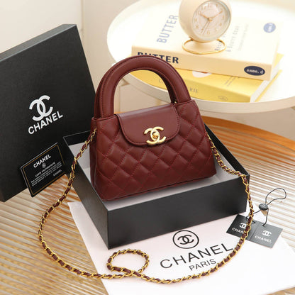 CHANEL

best quality 
with box
100 dhs🇦🇪🇦🇪

size19CM
Zain290
♥️♥️♥️