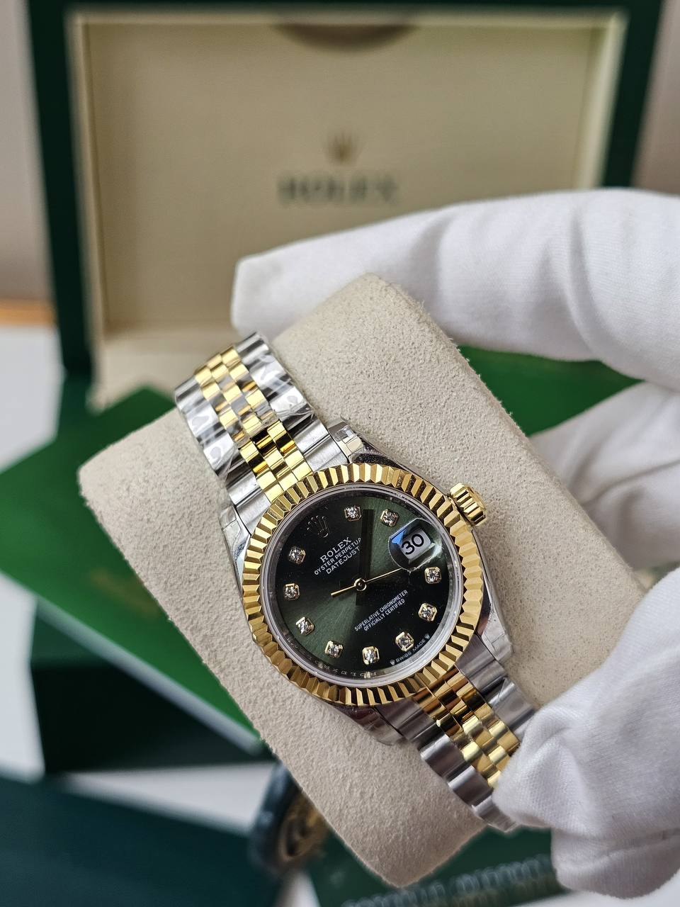 *♛ROLEX♛*
Rolex
_DATE-JUST 28MM 
Swiss Movement🇨🇭
Water Resistant 💧
Sapphire Crystal 
Super Master Quality 
With Original Box  📦🛍️
For Price 👇 WhatsApp✅
0568585901 
0507557372
0552275751 Owner Zain 👌

Zain282
♥️♥️♥️