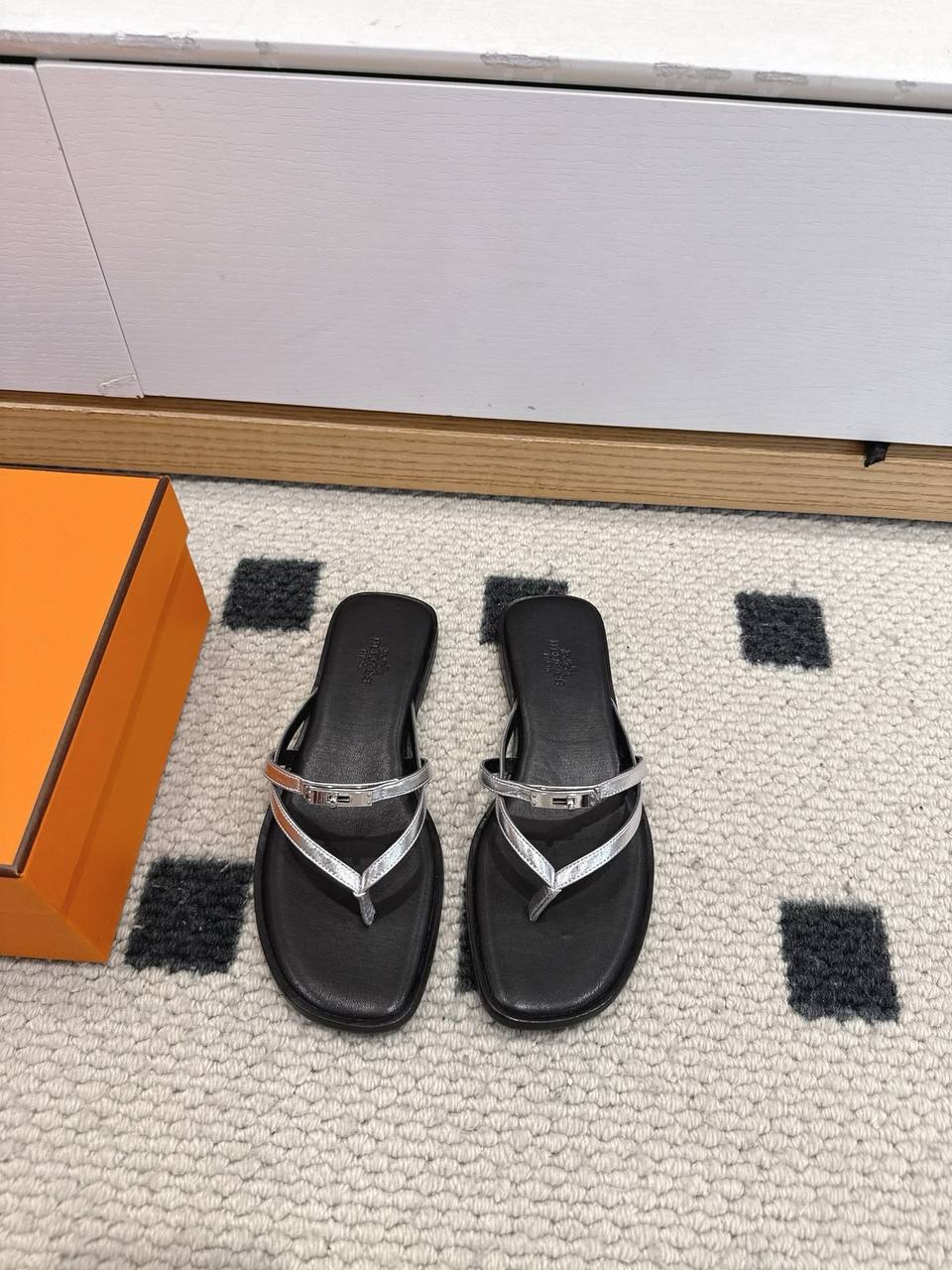 Hermes ❤️
*High quality*❤️
*size: 36 to 42*❤️
350 dhs✅

Zain119
♥️♥️♥️
