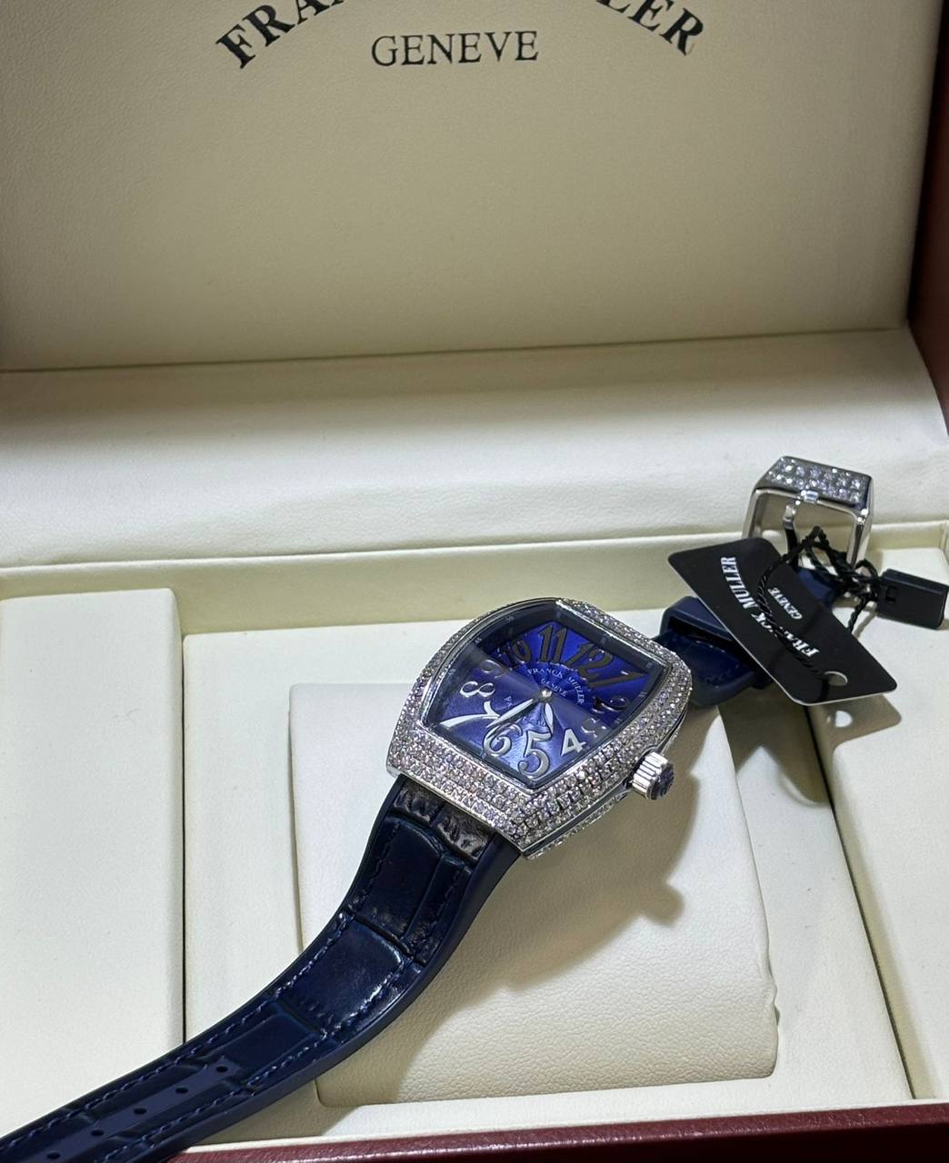 FRANCK MULLER 
_*WOMEN*_
_MASTER QUALITY_

410 dhs❤️
___WITH BOX_____❒
🎁🎁🎁


Zain108
♥️♥️♥️