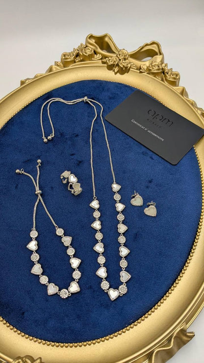 APM
*Master Quality* 
*Necklace, Earrings, Bracelet & F. Ring*
270 dhs✅ with Normal Box 🎁
315 dhs✅ with Master Box 🎁

Zain210
♥️♥️♥️