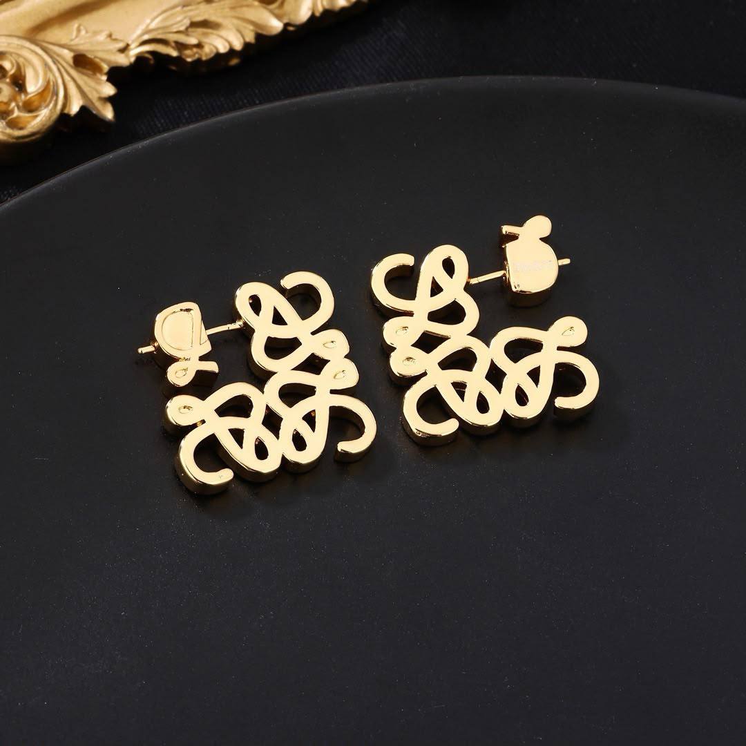 *LOEWE❤️‍🔥*
Earring 🦋
Master quality 💯
With normal boxes 🗃️ 
55 dhs🇦🇪🇦🇪🇦🇪


With master box 📦 
70 dhs🇦🇪🇦🇪🇦🇪


Zain216
♥️♥️♥️