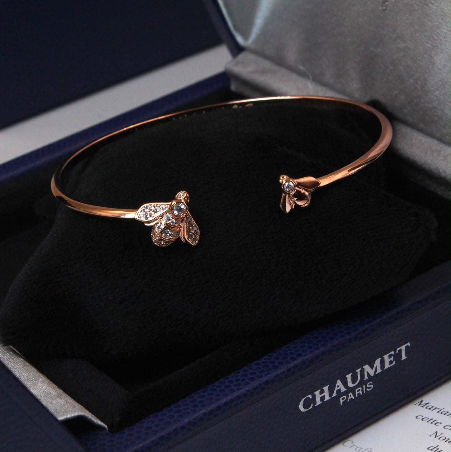 CHAUMET
* ⁠↗️ *Super Master Quality ®️
* BEE DE CHAUMET  Set
* ⁠PENDANT , EARINGS 
* ⁠BANGLE 
Champn Gold Color
Necklace 90 dhs✅
earings   90 dhs✅
Bangle 90 dhs✅
Full set 

*270 dhs✅* with *Normal* Box
*350 dhs✅* with *Orignal* Packaging

Zain209
♥️♥️♥️