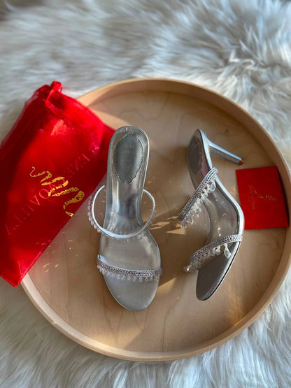 RENE CAOVILLA
Master quality 
Size: 36 to 41
450 dhs🖤

Zain318
♥️♥️♥️