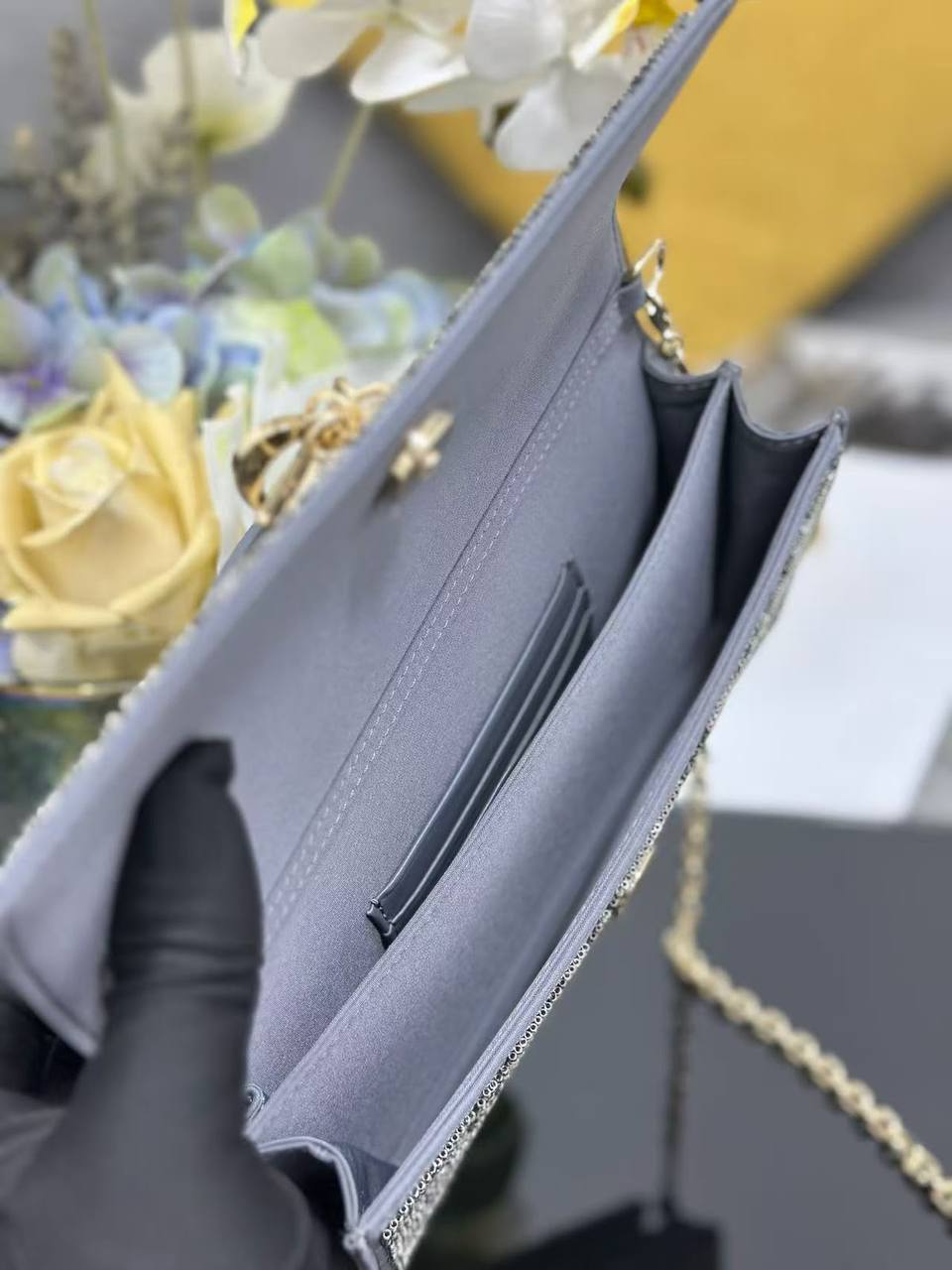 Dior Mini Bag Microbead Embroidered Cotton✅*
*Size 18 cm*
For Price 👇 WhatsApp✅
0568585901 
0507557372
0552275751 Owner Zain 👌

Zain274
♥️♥️♥️