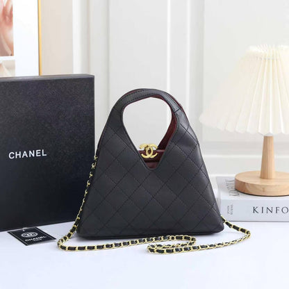 CHANEL

Best quality 
with box

150 dhs🇦🇪🇦🇪

size 24CM

Zain290
Zain186
♥️♥️♥️