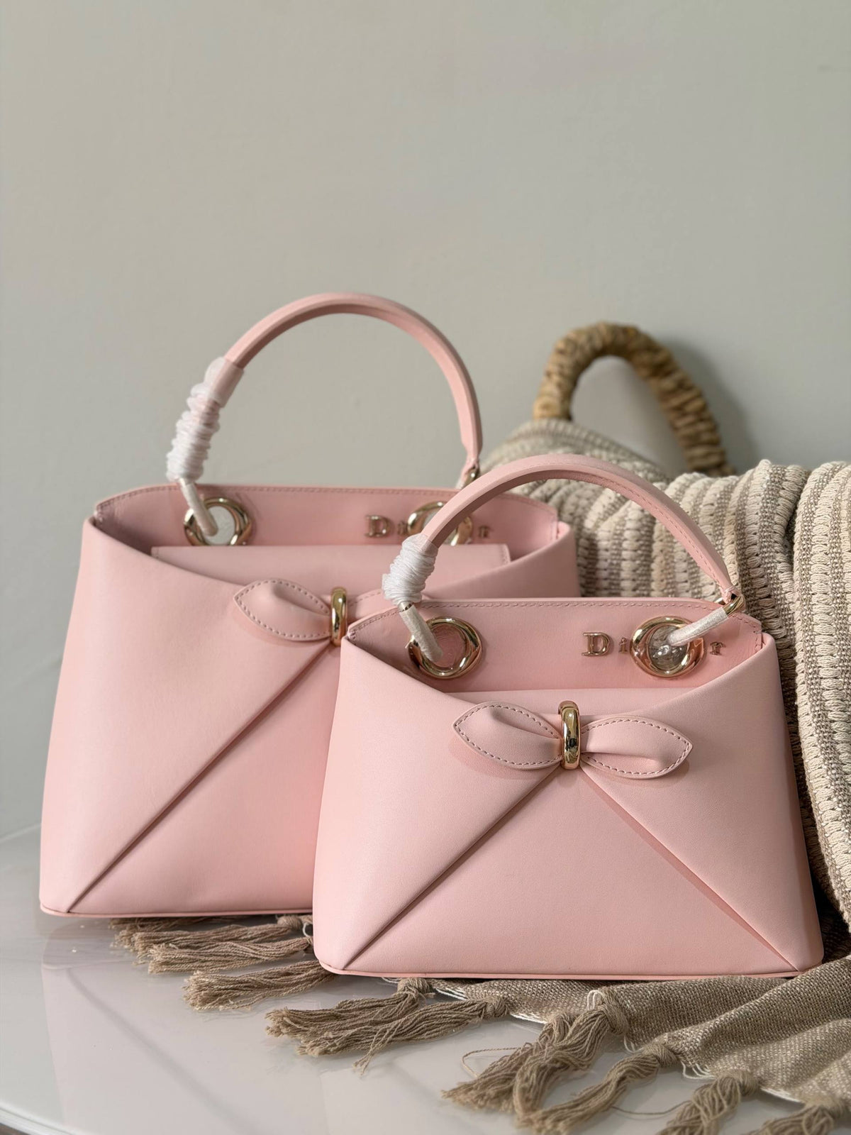 Dior 
Super master quality aaa
Size : 22 cm and 28 cm

For Price 👇 WhatsApp✅
0568585901 
0507557372
0552275751 Owner Zain 👌

Zain315
♥️♥️♥️