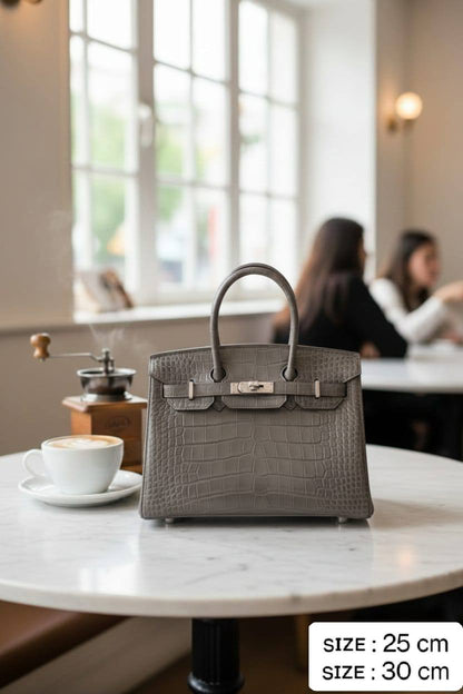 HERMES ʙɪʀᴋɪɴs
ɢʟᴏssʏ ᴄʀᴏᴄᴏᴅɪʟᴇ ʟᴇᴀᴛʜᴇʀ
sɪʟᴠᴇʀ ʜᴀʀᴅᴡᴀʀᴇ

sɪᴢᴇ 25 cm PRICE: *115 ᴅʜs* 

sɪᴢᴇ 30 cm PRICE: *120 ᴅʜs* 

Zain31
♥️♥️♥️