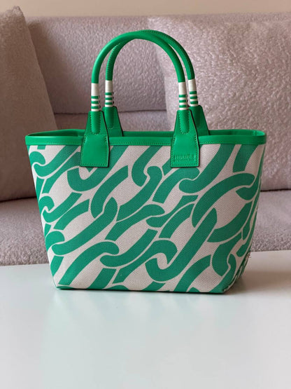 Hermes steeple 25cm💕master quality😍with box❤️
440 dhs🇦🇪🇦🇪

Zain52
♥️♥️♥️