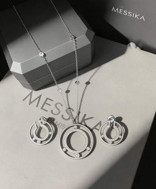 MESSIKA MASTER✨💫
WITH BOX AND PAPER BAG🛍️🎁
140 DHS🇦🇪

Zain89
♥️♥️♥️