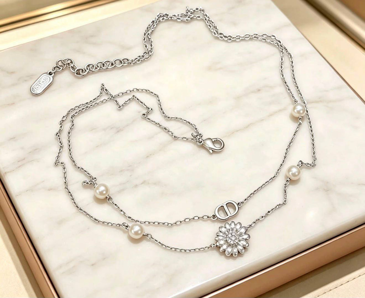 Dior Set
Necklace 
Earrings 
Bracelet 
Master Quality 💎

145 dhs🇦🇪 normal box 📦

Zain48
♥️♥️♥️