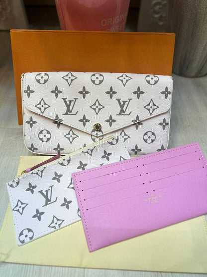 LV 3in1
22cm  

with box
🎁🎁🎁

90 dhs✅

Zain254
Zain44
♥️♥️♥️