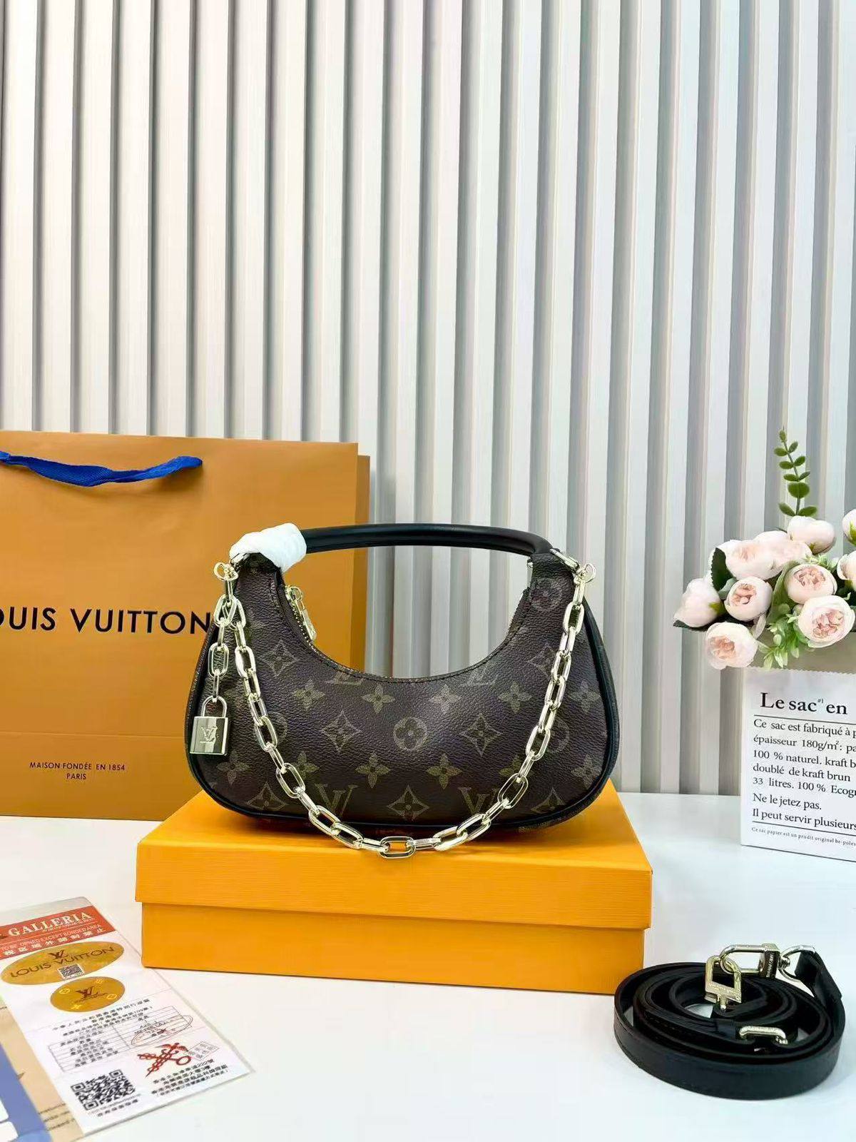 Lv
with box 
🎁🎁🎁

95 dhs🪙🌨️

Zain177
♥️♥️♥️