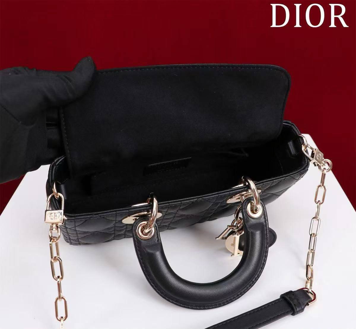 Dior D-joy✅
*Size 22 cm*
For Price 👇 WhatsApp✅
0568585901 
0507557372
0552275751 Owner Zain 👌

Zain274
♥️♥️♥️