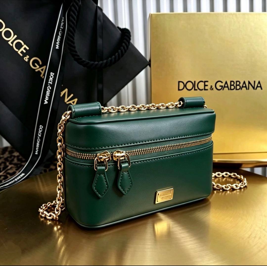 D&G
100 dhs🇦🇪🇦🇪
with box19cm

Zain26
♥️♥️♥️
