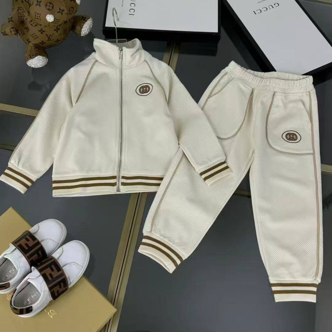 Gucci 
*Super master quality 😍*
*Size:2/12years old*
300 dhs🪙🌨️

Zain261
♥️♥️♥️