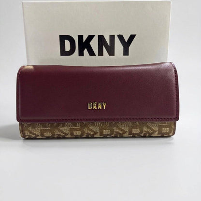 DKNY
High quality 
With box 
85 dhs💓

Zain50
♥️♥️♥️