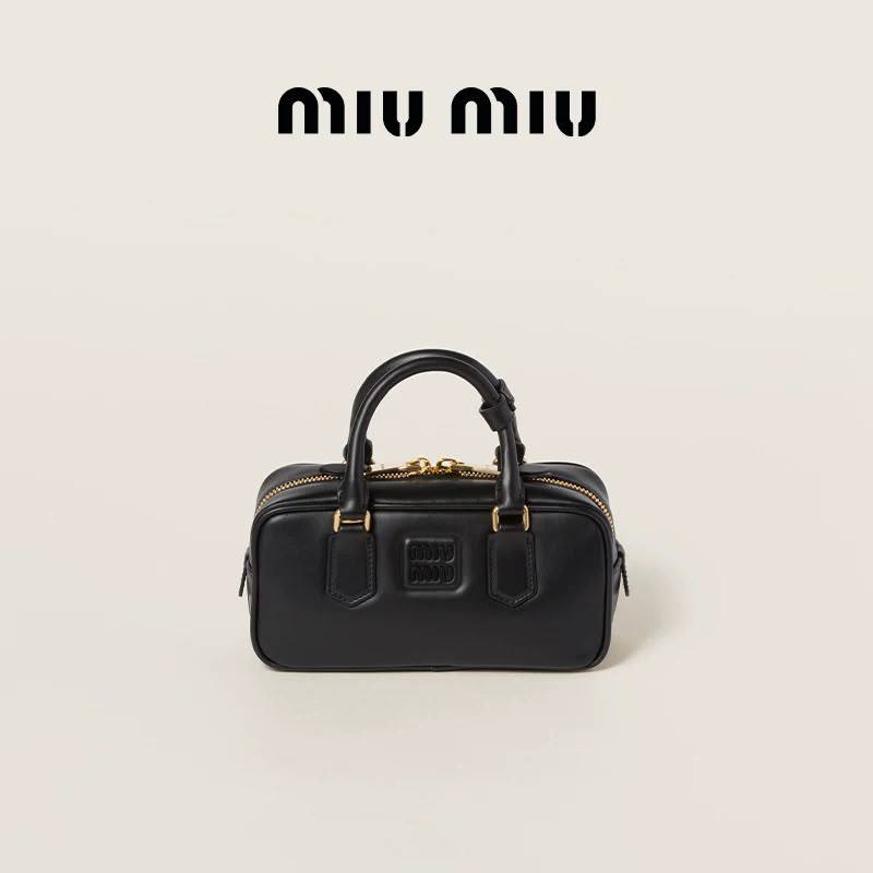 Miu Miu
95 dhs🇦🇪🇦🇪
with box

Zain07
♥️♥️♥️