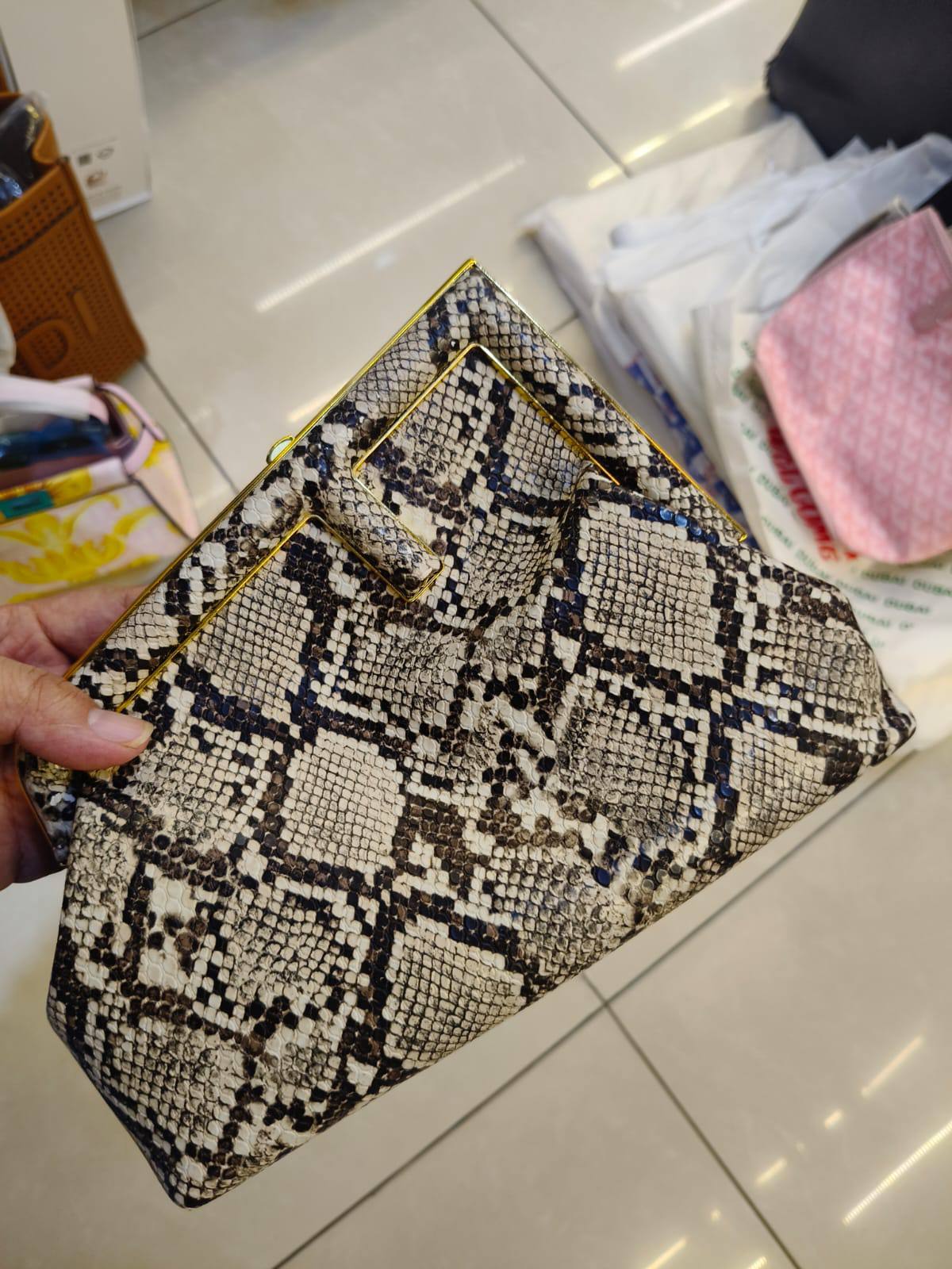 Mixed brands (bags)
Dior
Balenciaga
Lv
Valentino
Chanel
Gucci
Celine
Baguette
Miu Miu

120 dhs🇦🇪🇦🇪

Zain10
♥️♥️♥️