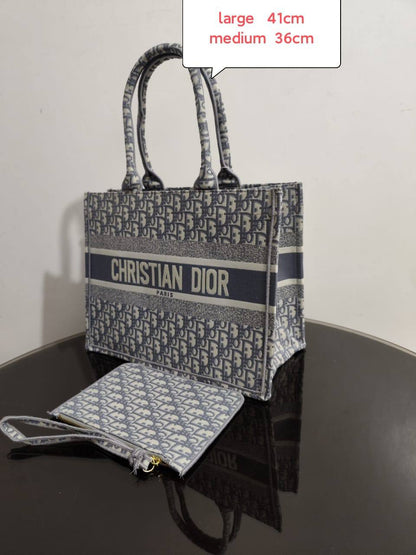 Dior

100 dhs✅    36cm
110 dhs✅   41cm

Zain26
♥️♥️♥️
