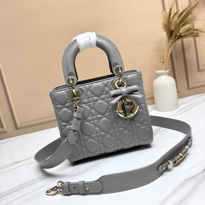 Dior💕🫶🏼
Master🌺🌺
330 dhs✅
20cm🫶🏼🫶🏼 

Zain297
♥️♥️♥️
