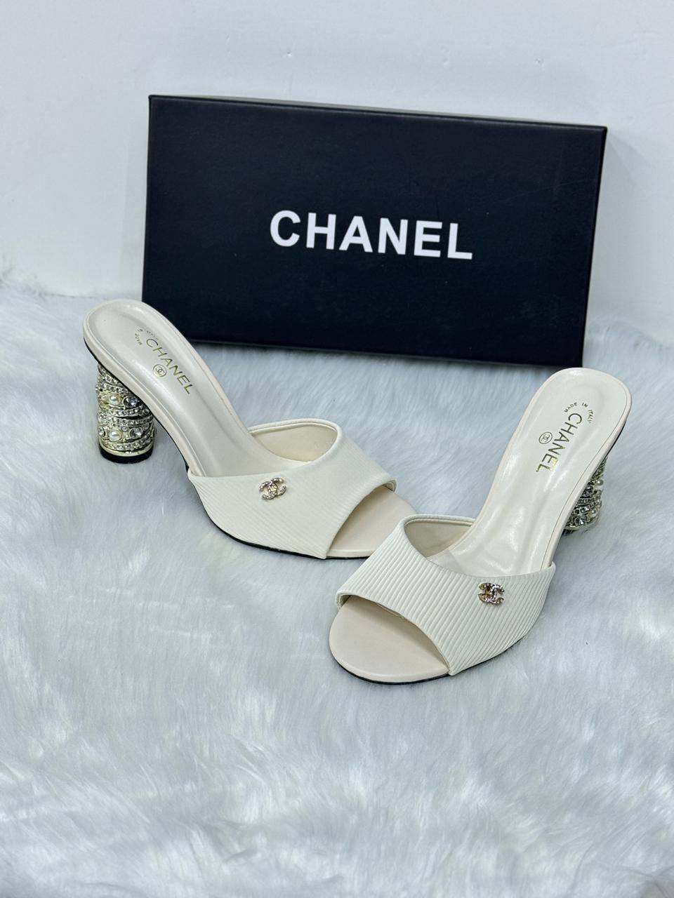 Chanel
 𝟳𝗖𝗠
💯high quality
Size 36-37-38-39-40-41
115 dhs🇦🇪

Zain86
♥️♥️♥️