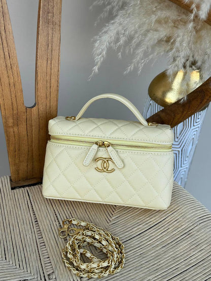 CHANEL
19cm
340 dhs✅
Top quality 
With box🎁

Zain167
♥️♥️♥️