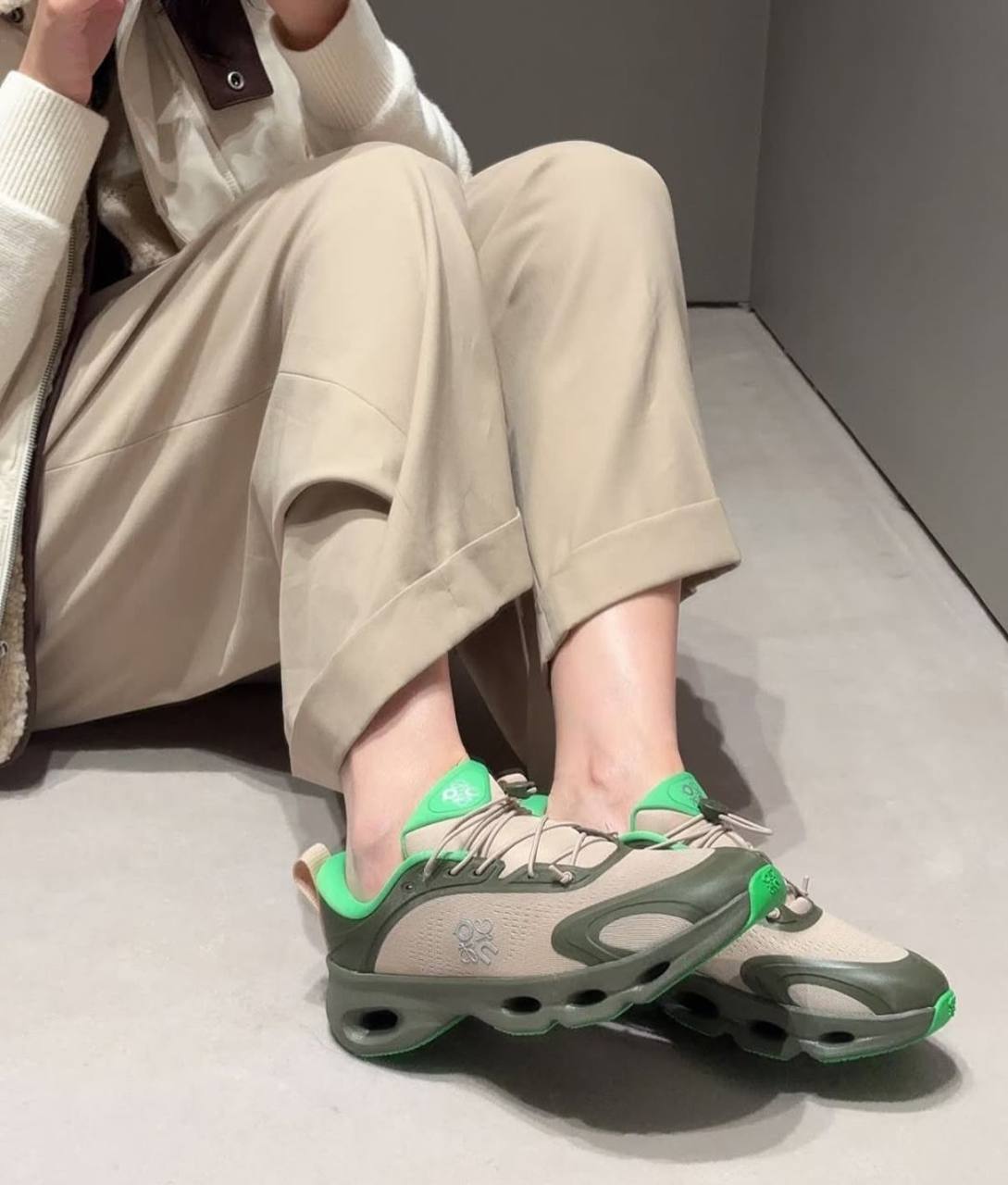 On Cloudsolo & Loewe , 
size 40 to 45, 
250 dhs🪙💕

Zain196
♥️♥️♥️