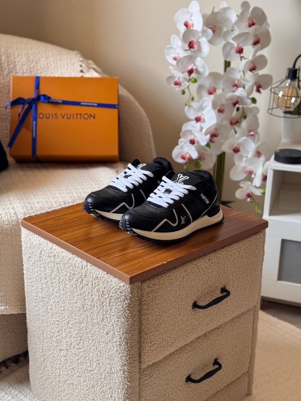 Run Away Maxi Sneaker
*AAA Quality*
*size:40 to 46*
600 dhs🪙💚

Zain185
♥️♥️♥️