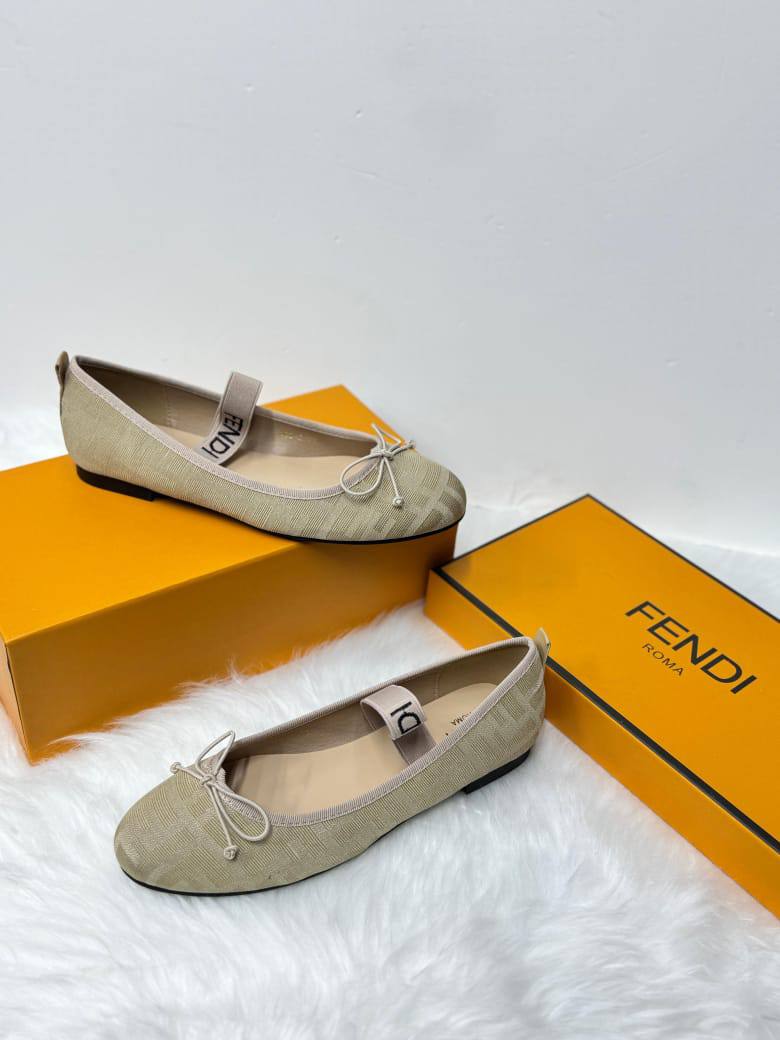 Fendi 
New arrived 
Size 36 to 41
105 dhs🪙🌨️

Zain21
♥️♥️♥️