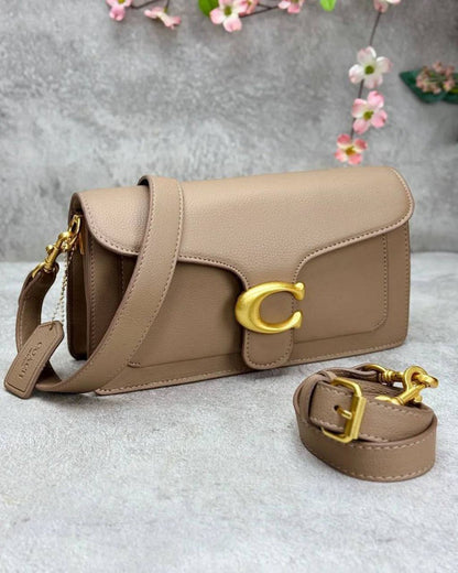 Coach 
Best quality 

with box’s 
🎁🎁🎁

100 dhs✅
size 21 CM

Zain290
♥️♥️♥️