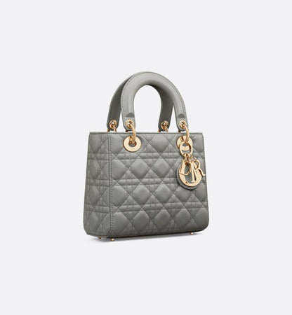 Dior
Best quality

With box’s
🎁🎁🎁

115 dhs💓
size 20cm

Zain158
♥️♥️♥️