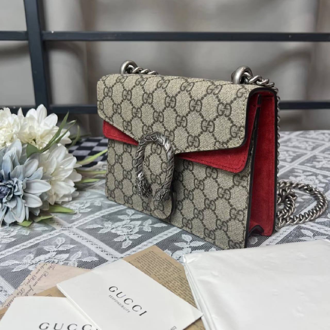 Gucci
High quality

Size: 20×15×6cm

With box 
🎁🎁🎁

95 dhs💓

Zain50
♥️♥️♥️