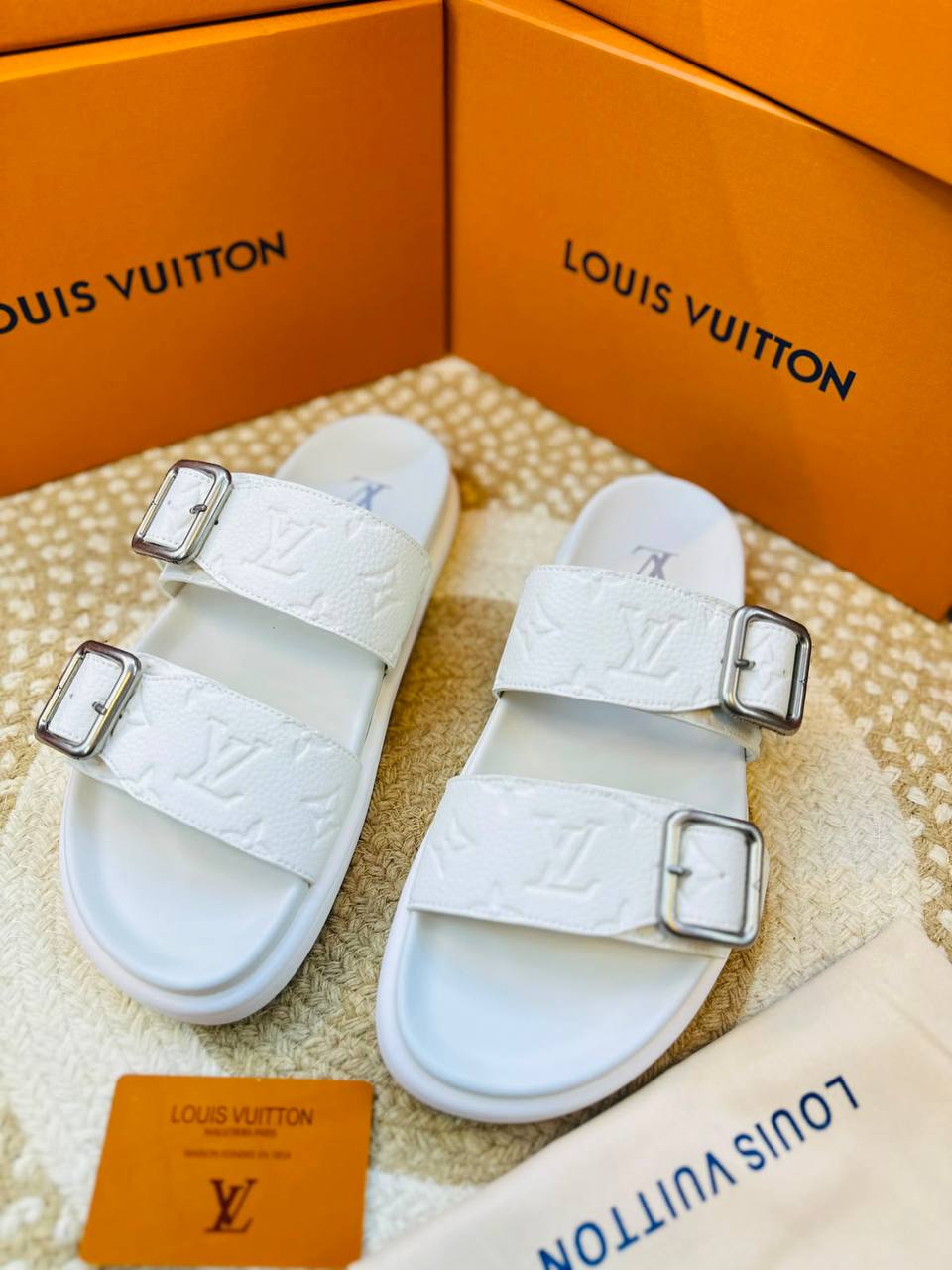 Master Slippers
Size 40-46 
210 dhs💓

Zain132
♥️♥️♥️